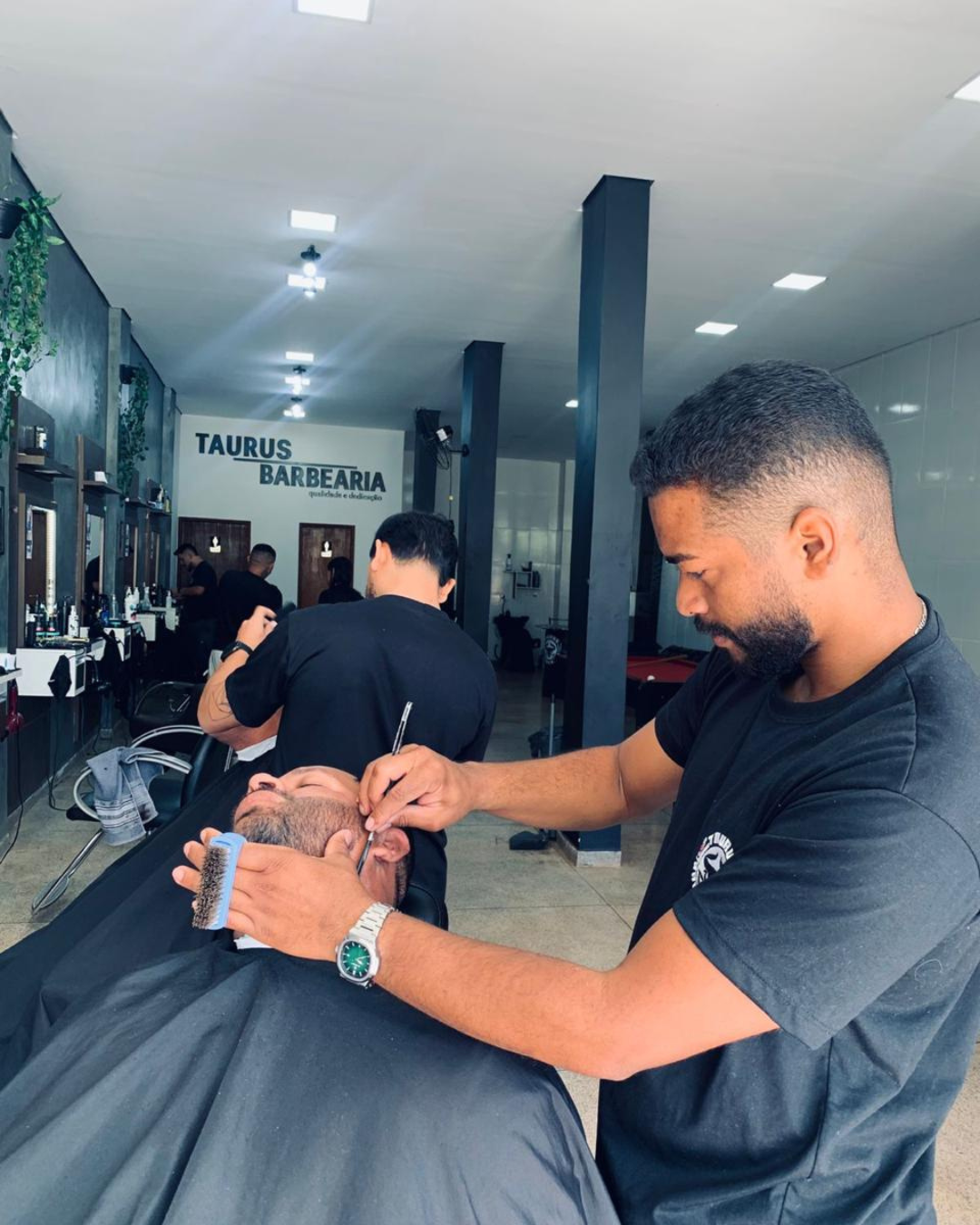 Post Instagram Barbearia Dia de Corte Preto e Laranja (2)