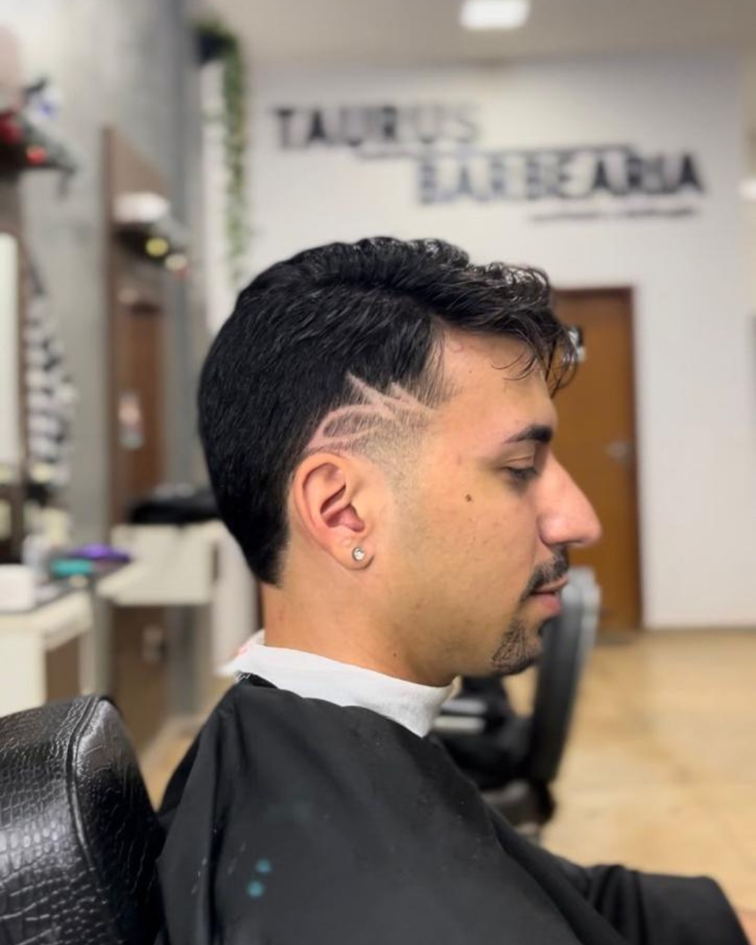 Post Instagram Barbearia Dia de Corte Preto e Laranja